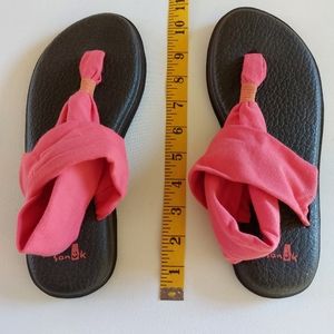Sanuk yoga sling sandals flipflop brown coral pink